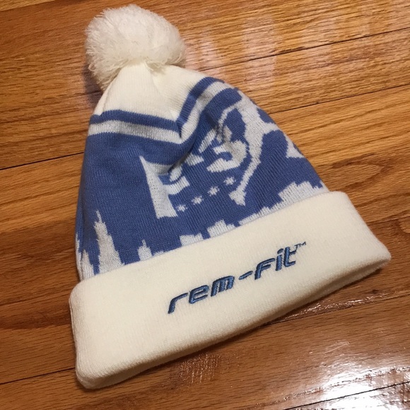 Cute 2015 Chicago F3 Lake Half Marathon Pom Pom Winter Hat ❄️ ⛄️ - Picture 2 of 4